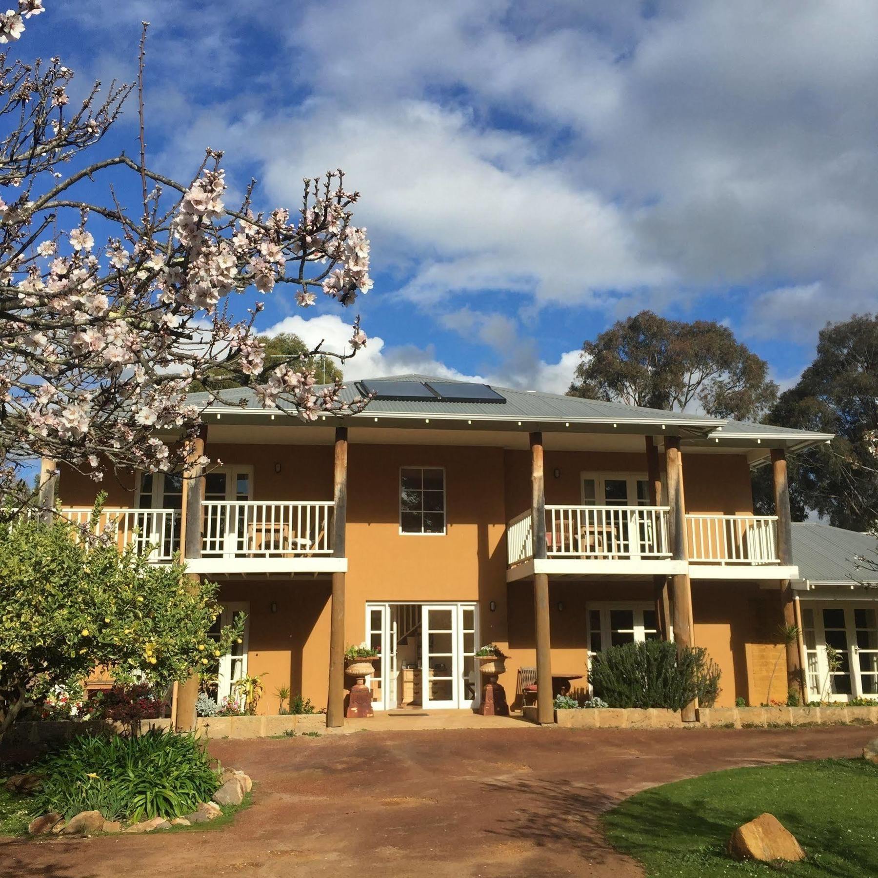 Erravilla Country Estate Spa Suite Accommodation Cowaramup Exterior photo