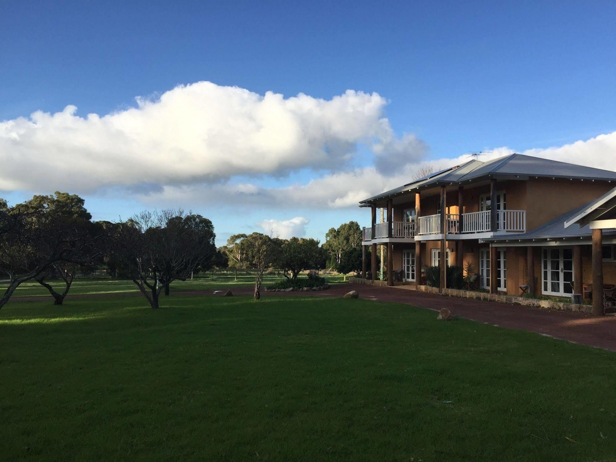 Erravilla Country Estate Spa Suite Accommodation Cowaramup Exterior photo