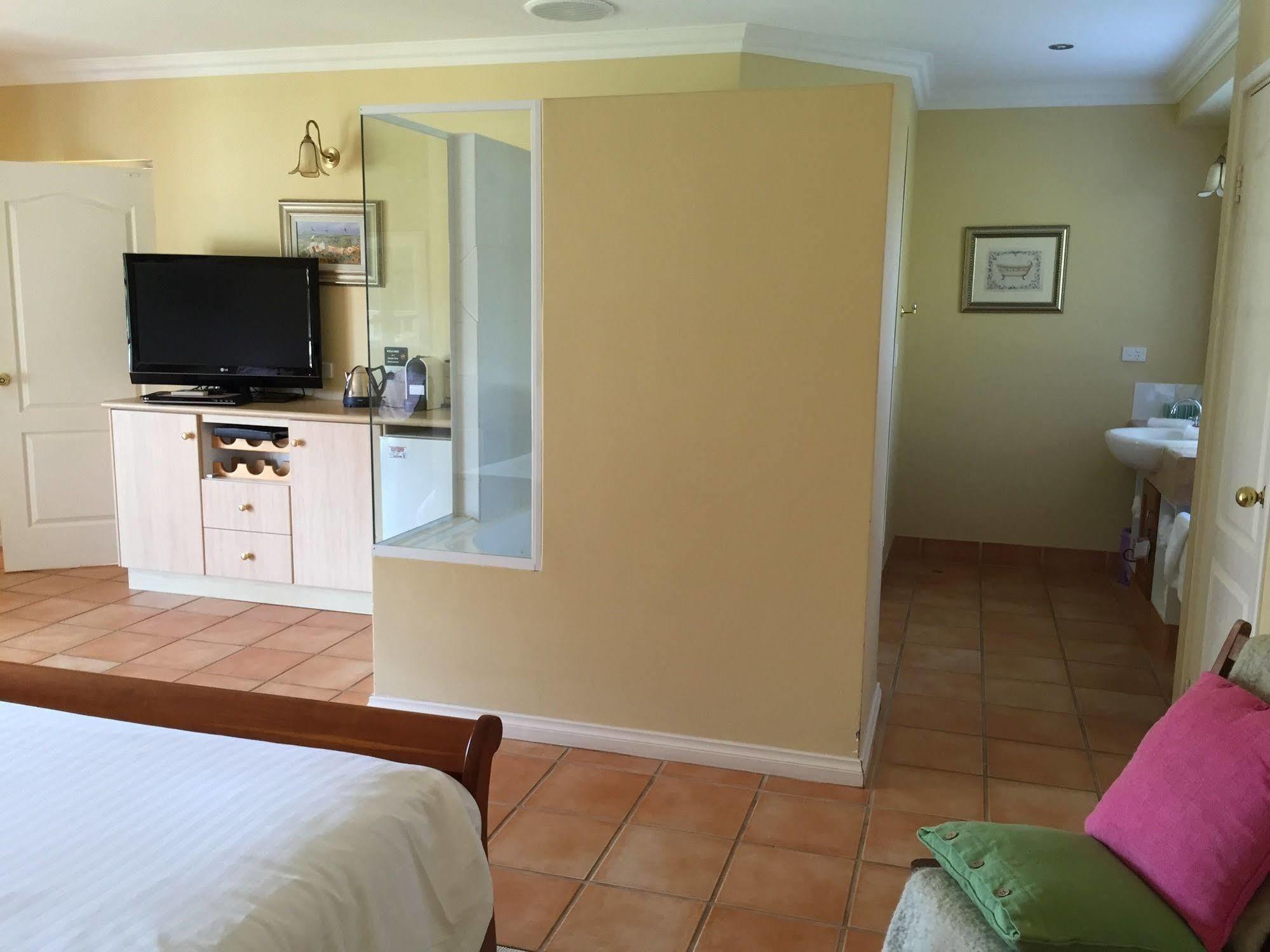 Erravilla Country Estate Spa Suite Accommodation Cowaramup Exterior photo