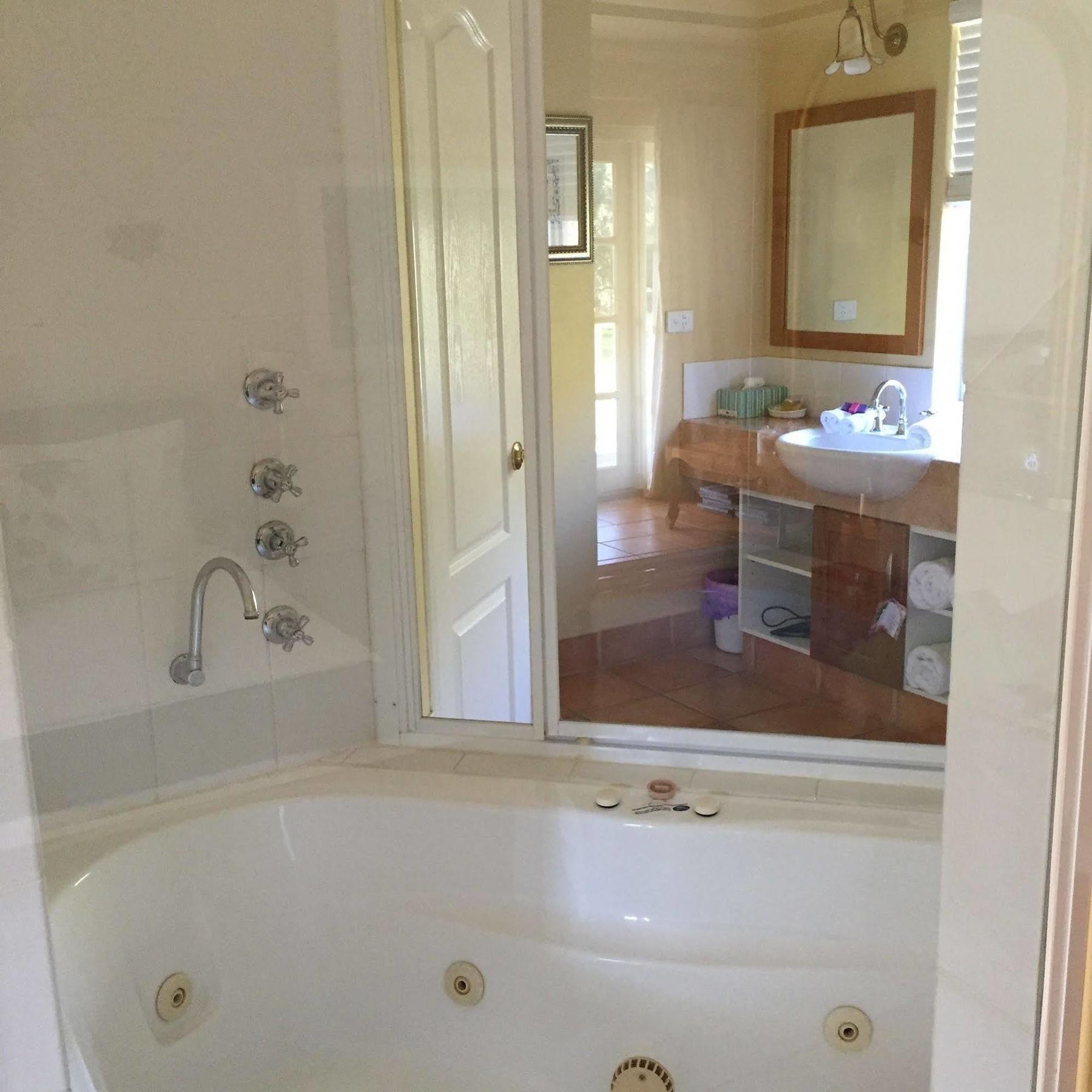 Erravilla Country Estate Spa Suite Accommodation Cowaramup Exterior photo